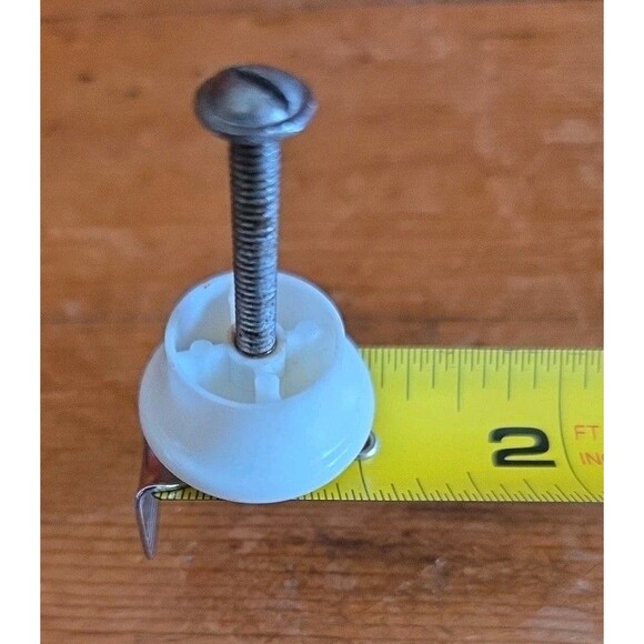 4 Vtg White Plastic Door Knobs Drawer Cabinet Pulls 1" Dia With 1 1/4" Screws - Picture 4 of 6